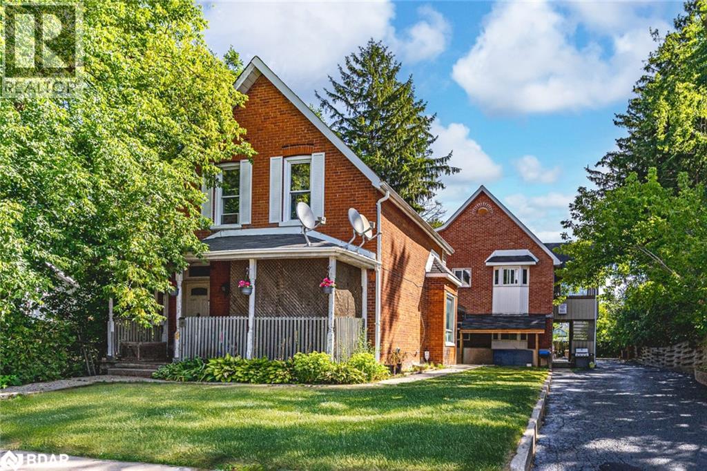 81 Innisfil St, Barrie, ON L4N 3E3