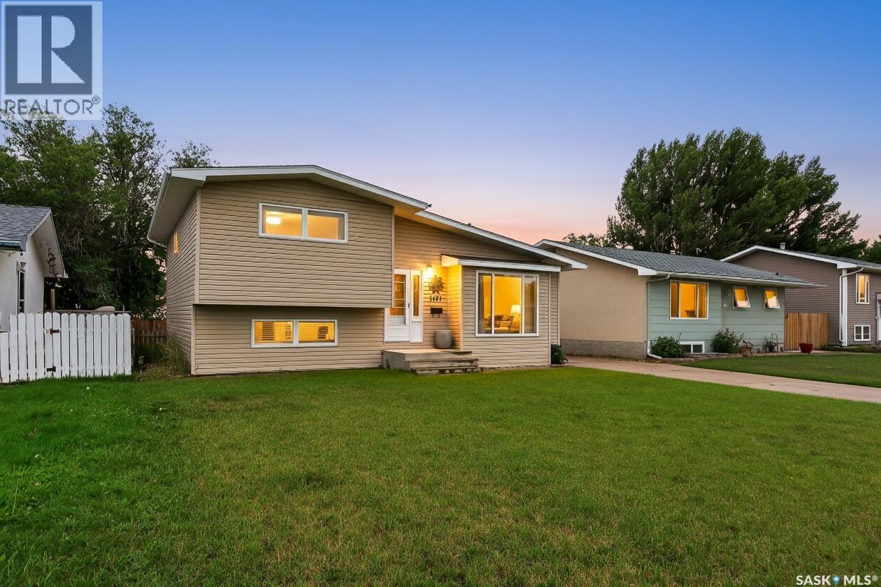 1507 Duffield St W, Moose Jaw, SK S6H 6P5