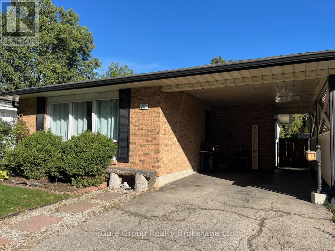 19 Greendale Cres, Kitchener, ON N2A 2R5