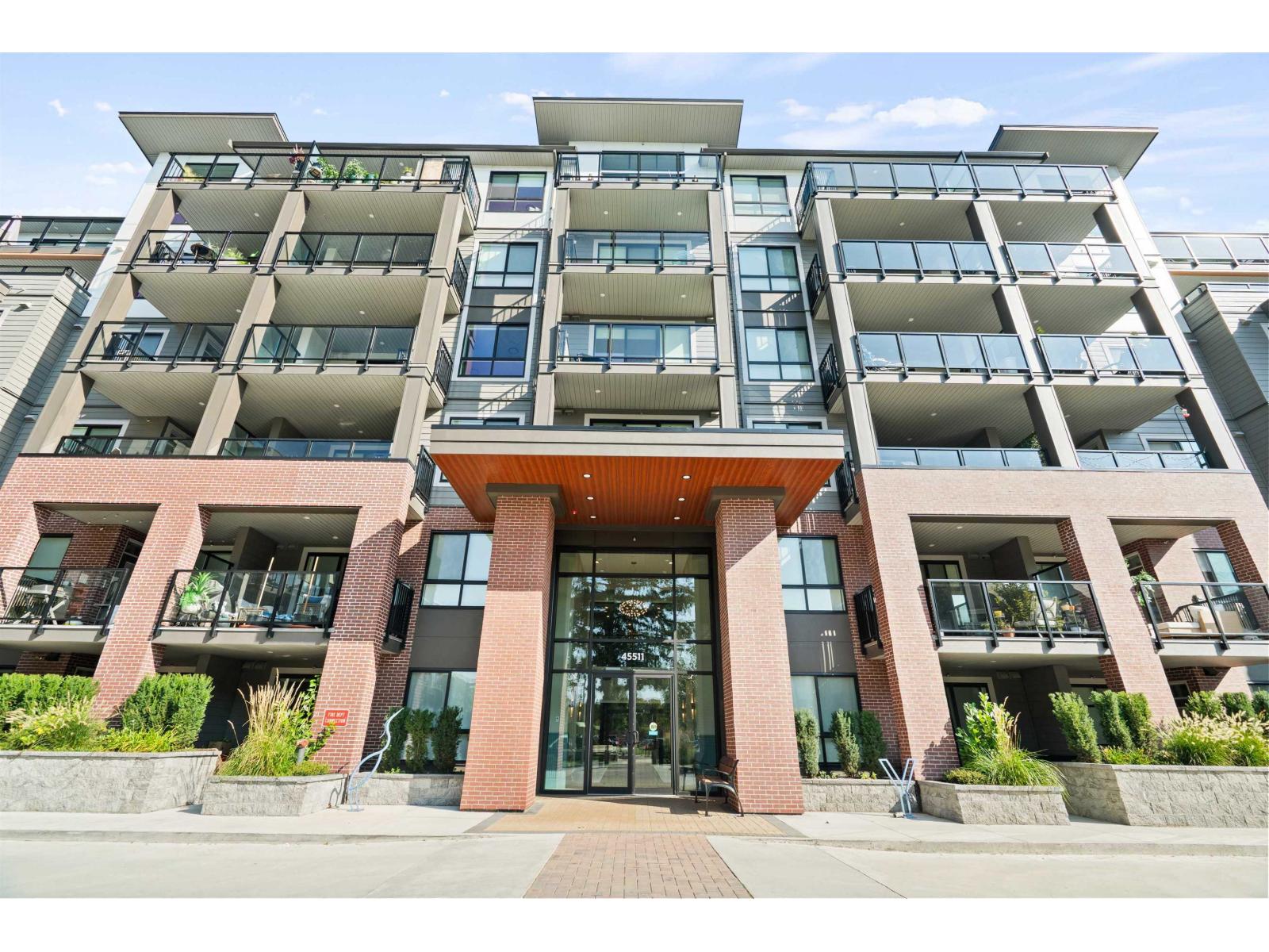 45511 Campus Drivegarrison Crossing Unit 102, Chilliwack, BC V2R 6K8