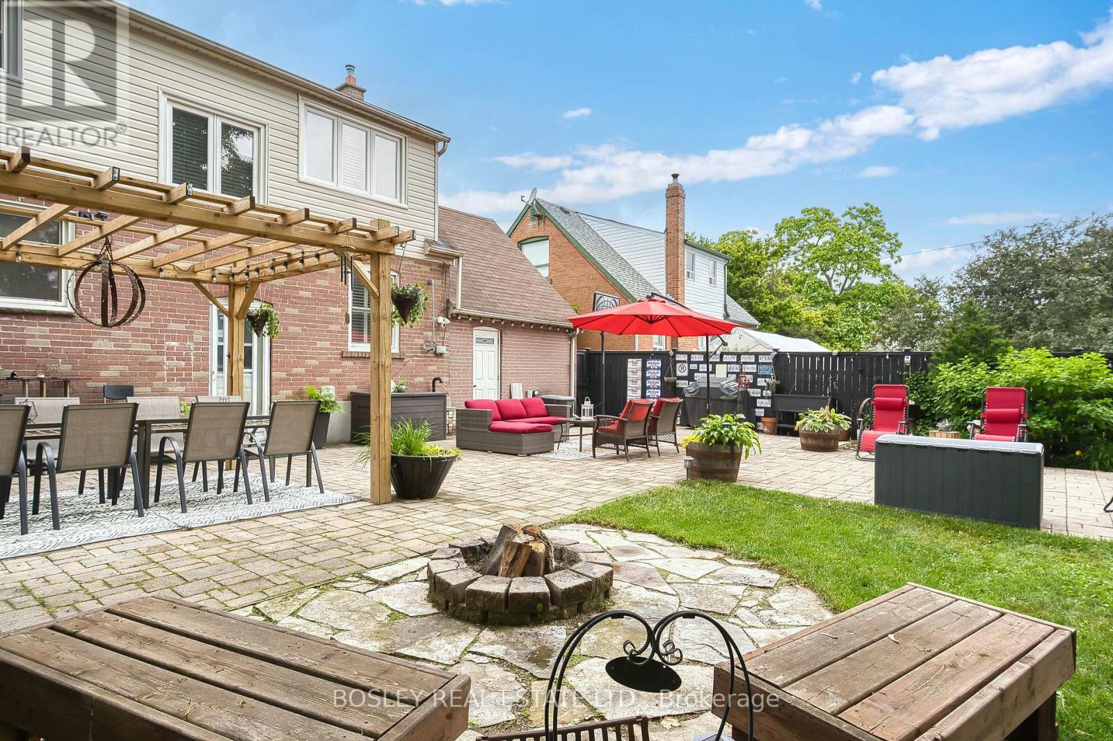 23 Farnsworth Dr, Toronto Humberlea-pelmo Park, ON M9N 2Z5