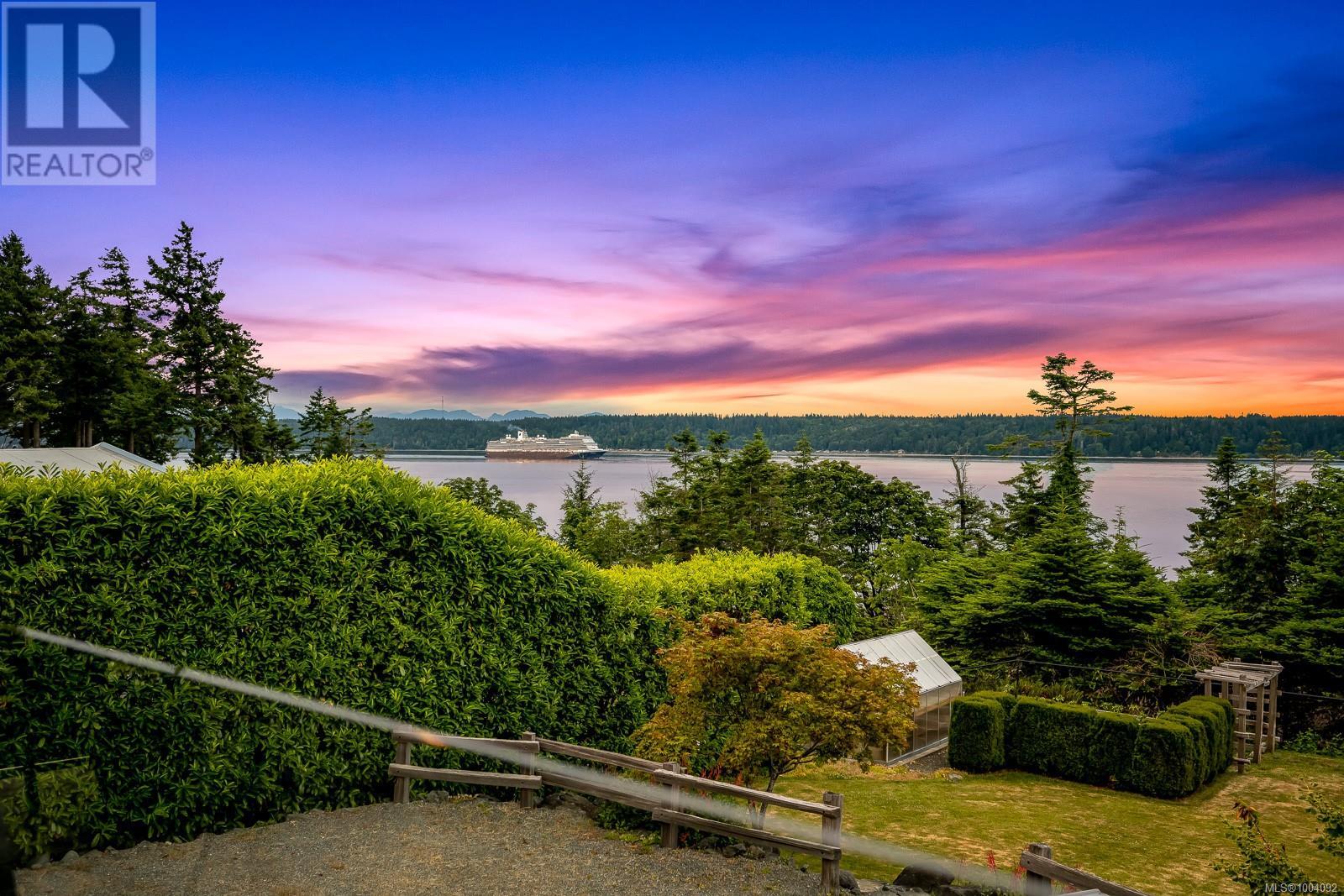 321 Carnegie St, Campbell River, BC V9W 2J4