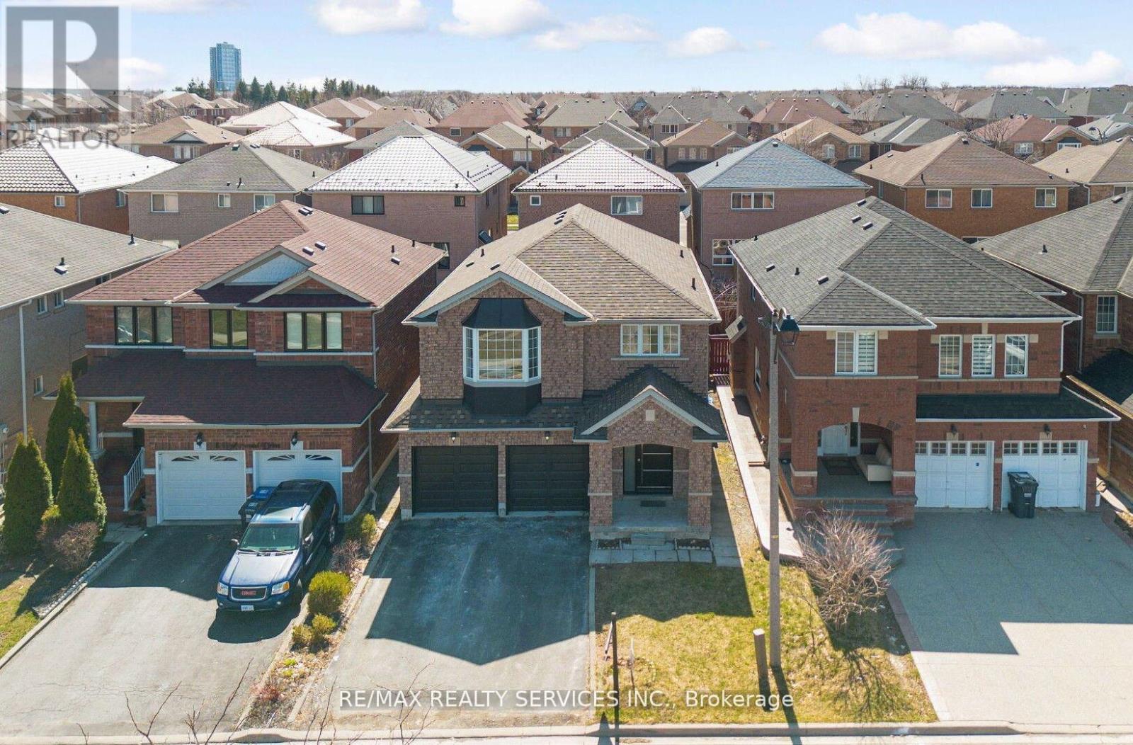 10 Linderwood Dr, Brampton, ON L7A 1R7