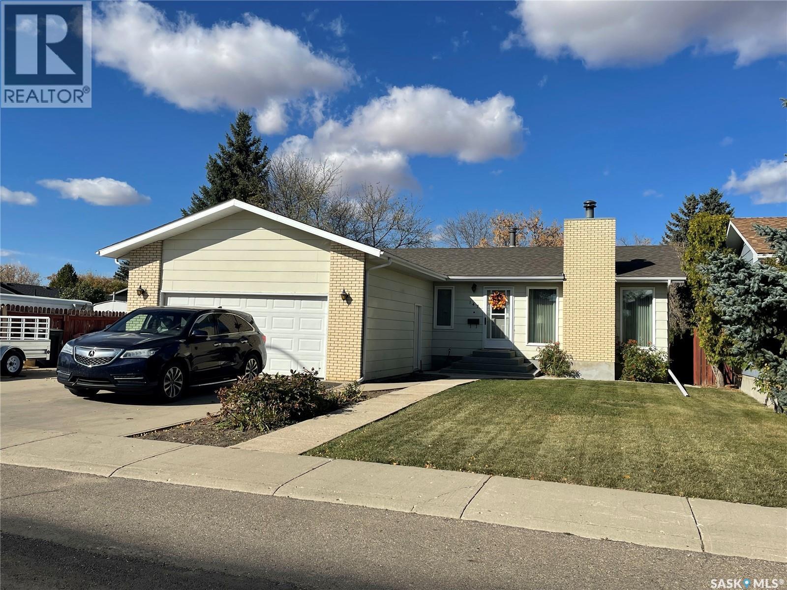 147 Arrand Cres, Saskatoon, SK S7M 5A3