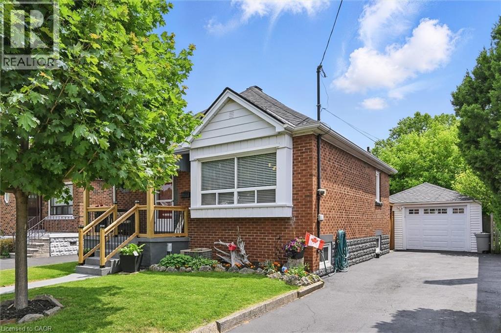 105 Weir St S, Hamilton, ON L8K 3A8