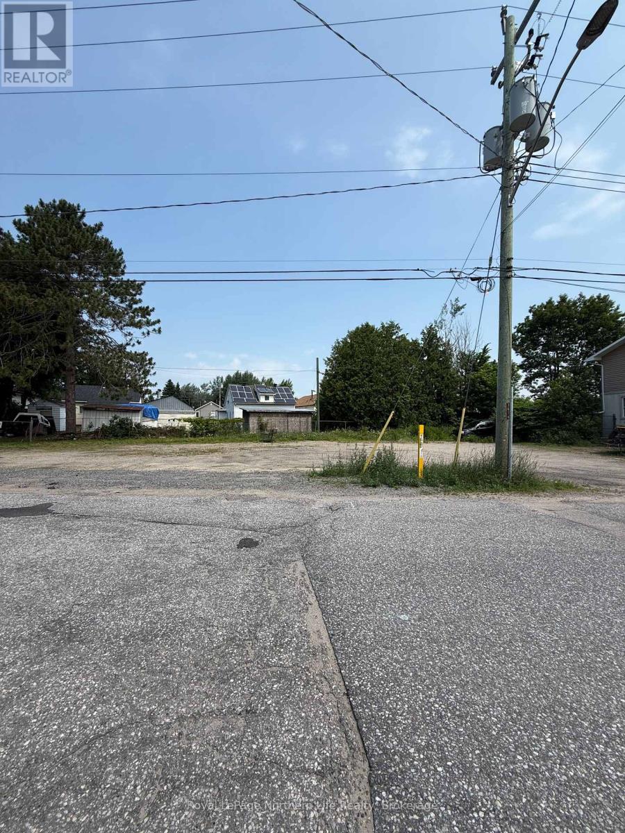 328 Dudley Ave, North Bay Central, ON P1A 7A5