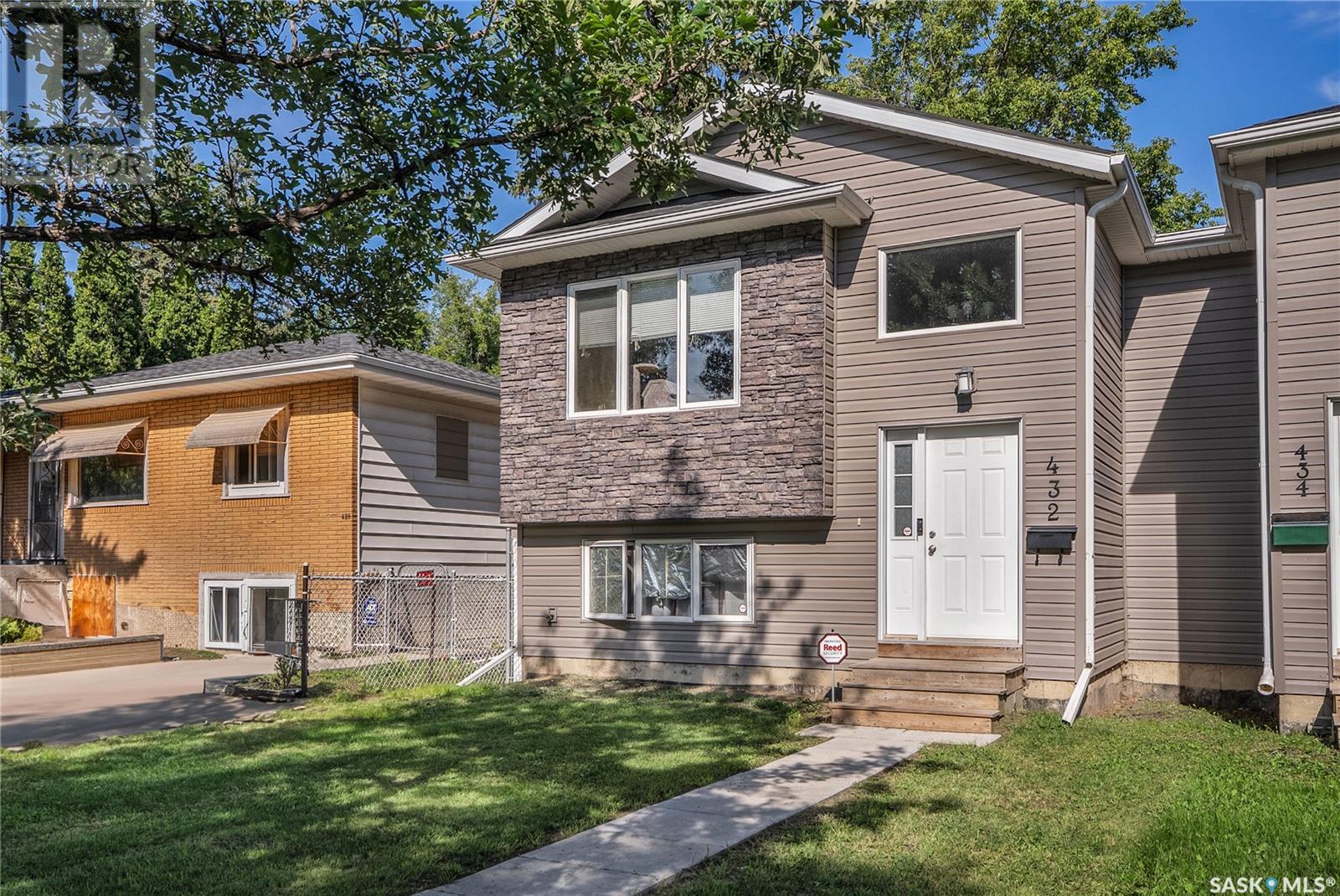 432 S Avenue S, Saskatoon, SK S7M 3A4