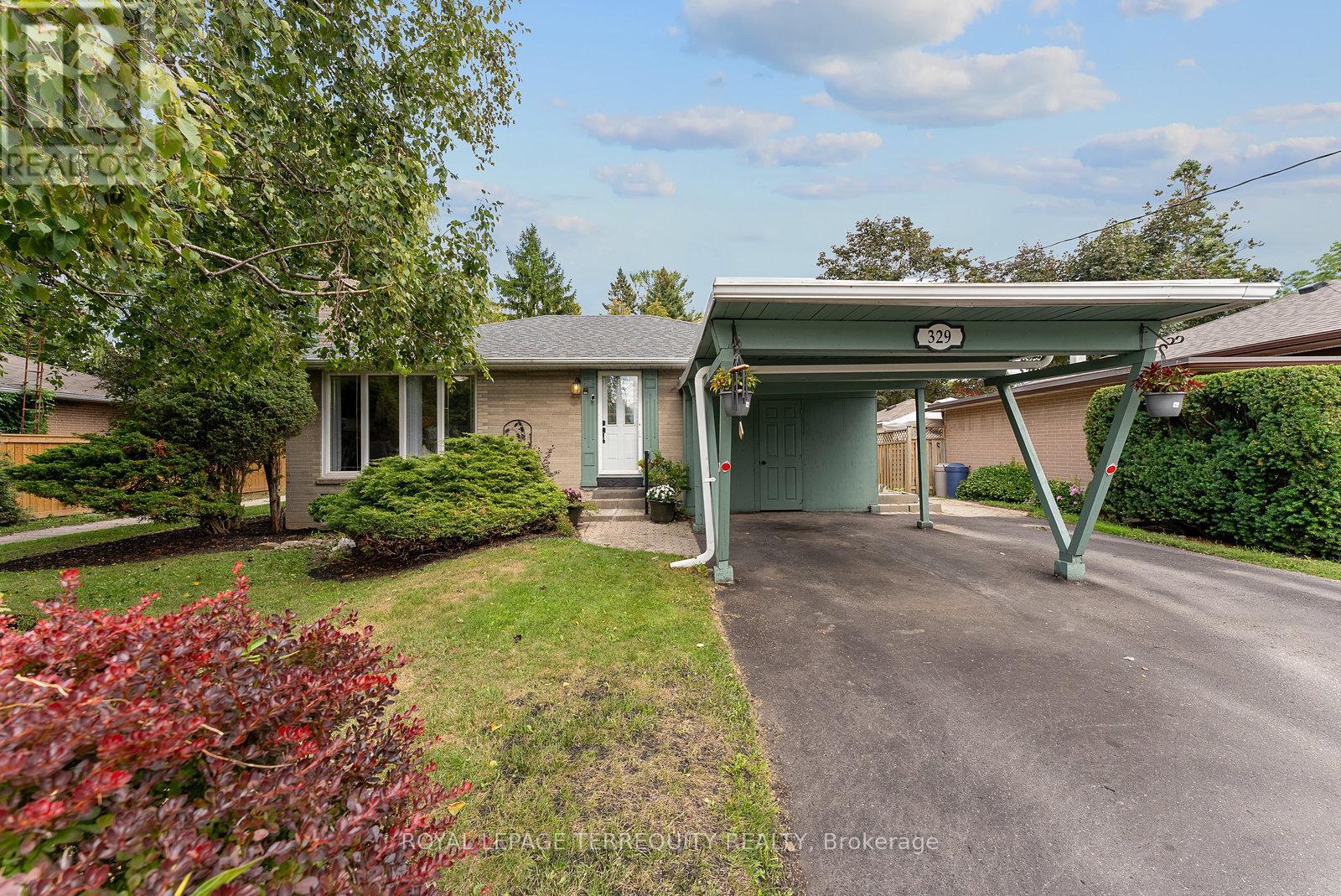 329 Cochrane St, Whitby, ON L1N 5J4
