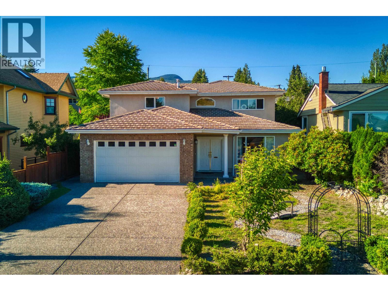 826 E 13th St, North Vancouver, BC V7L 2M9