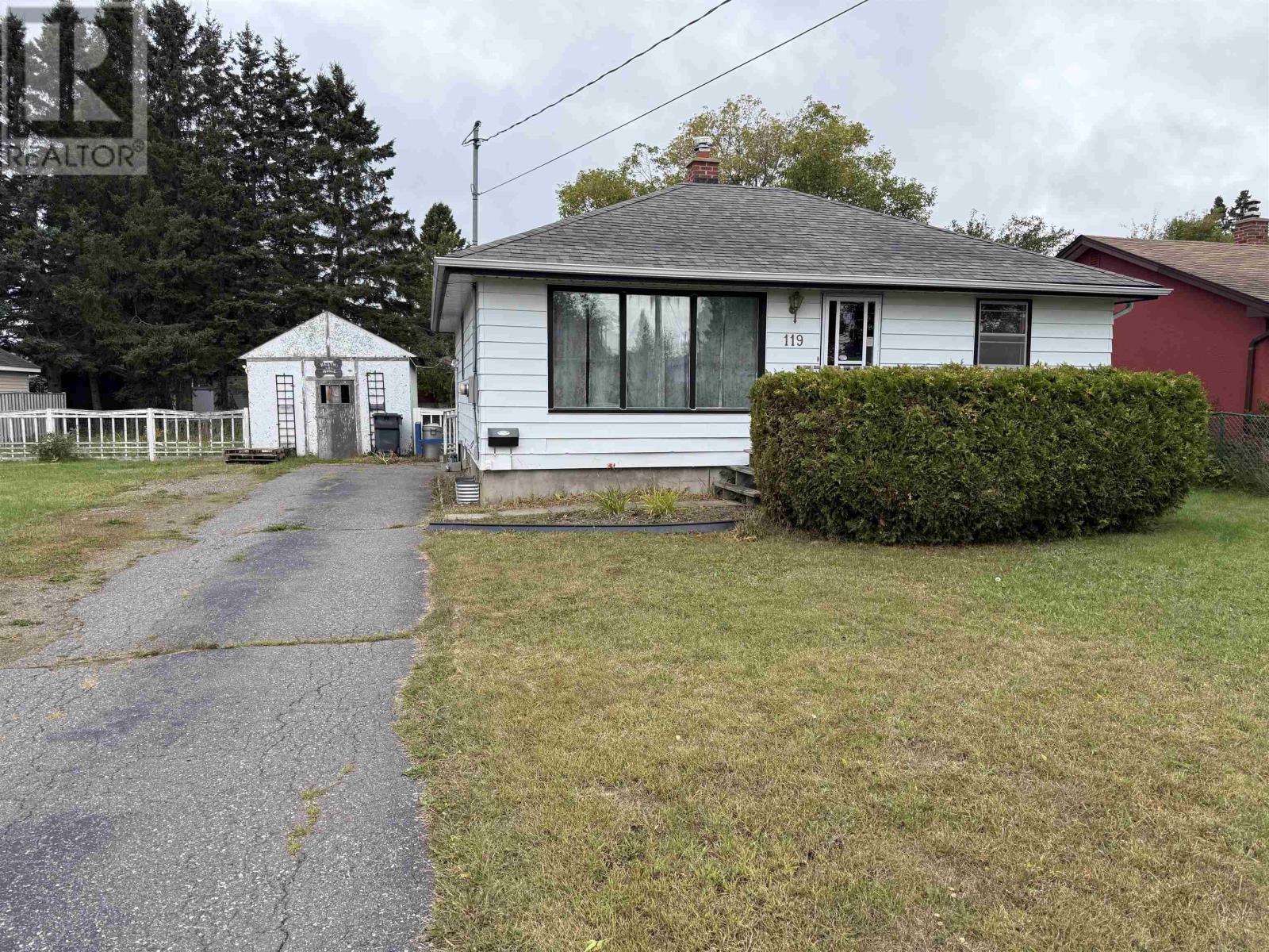 119 Penfold St, Thunder Bay, ON P7A 3K1