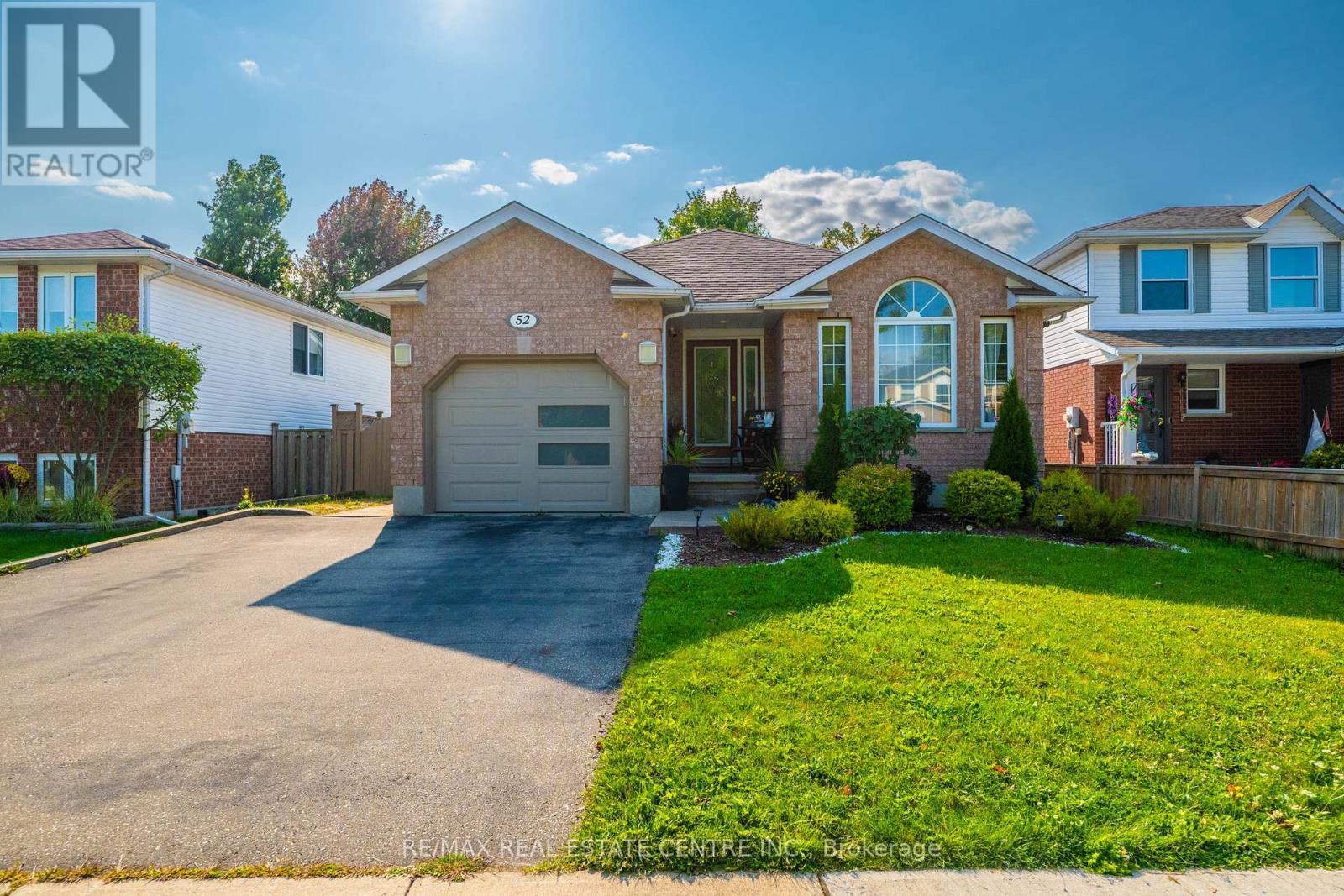 52 Dawn Cres, Cambridge, ON N3C 4A9