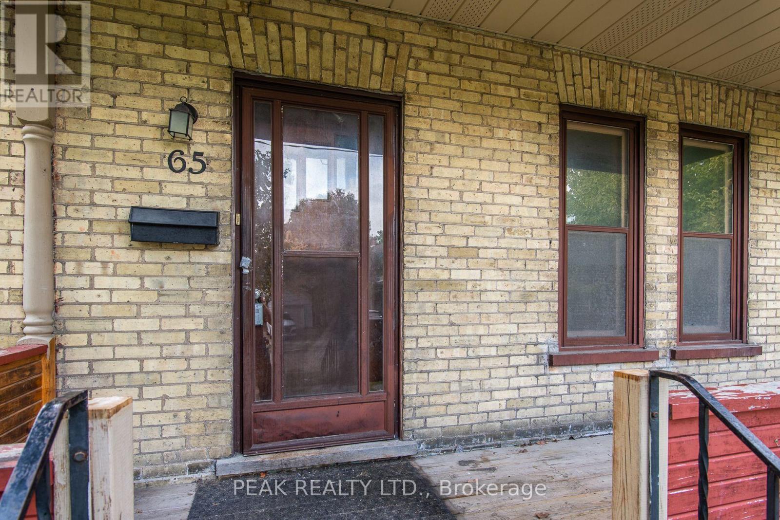 65 Short St, Waterloo, ON N2L 1X9