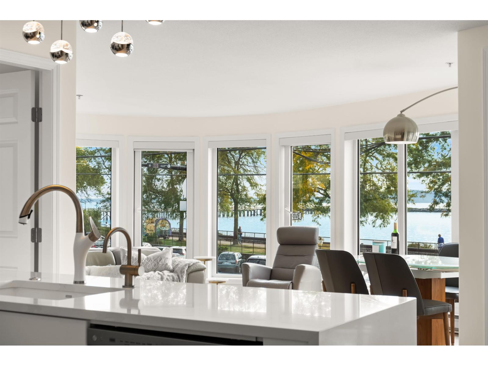 1119 Vidal Street Unit 206, White Rock, BC V4B 3T4