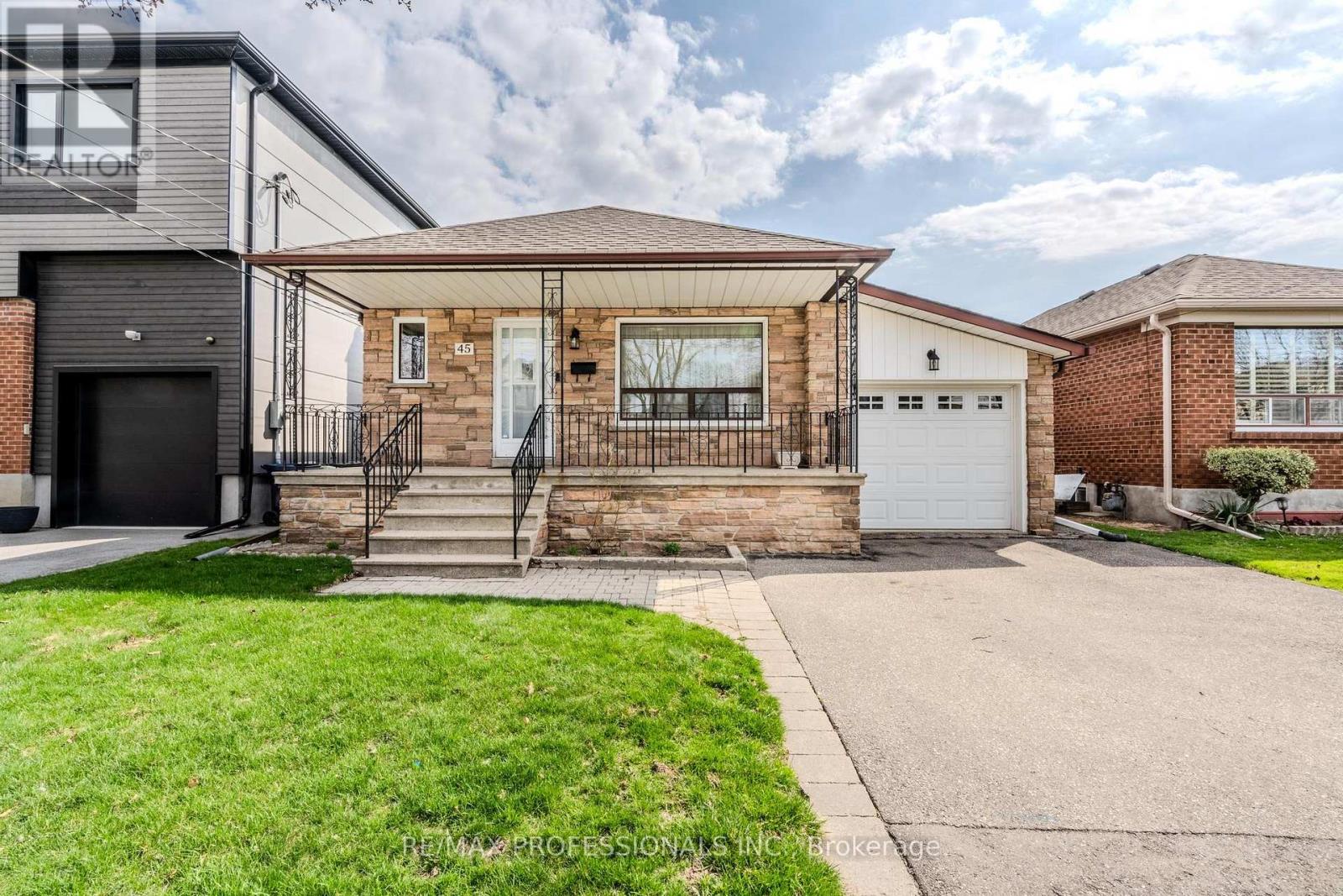45 Chartwell Rd, Toronto, ON M8Z 4E9