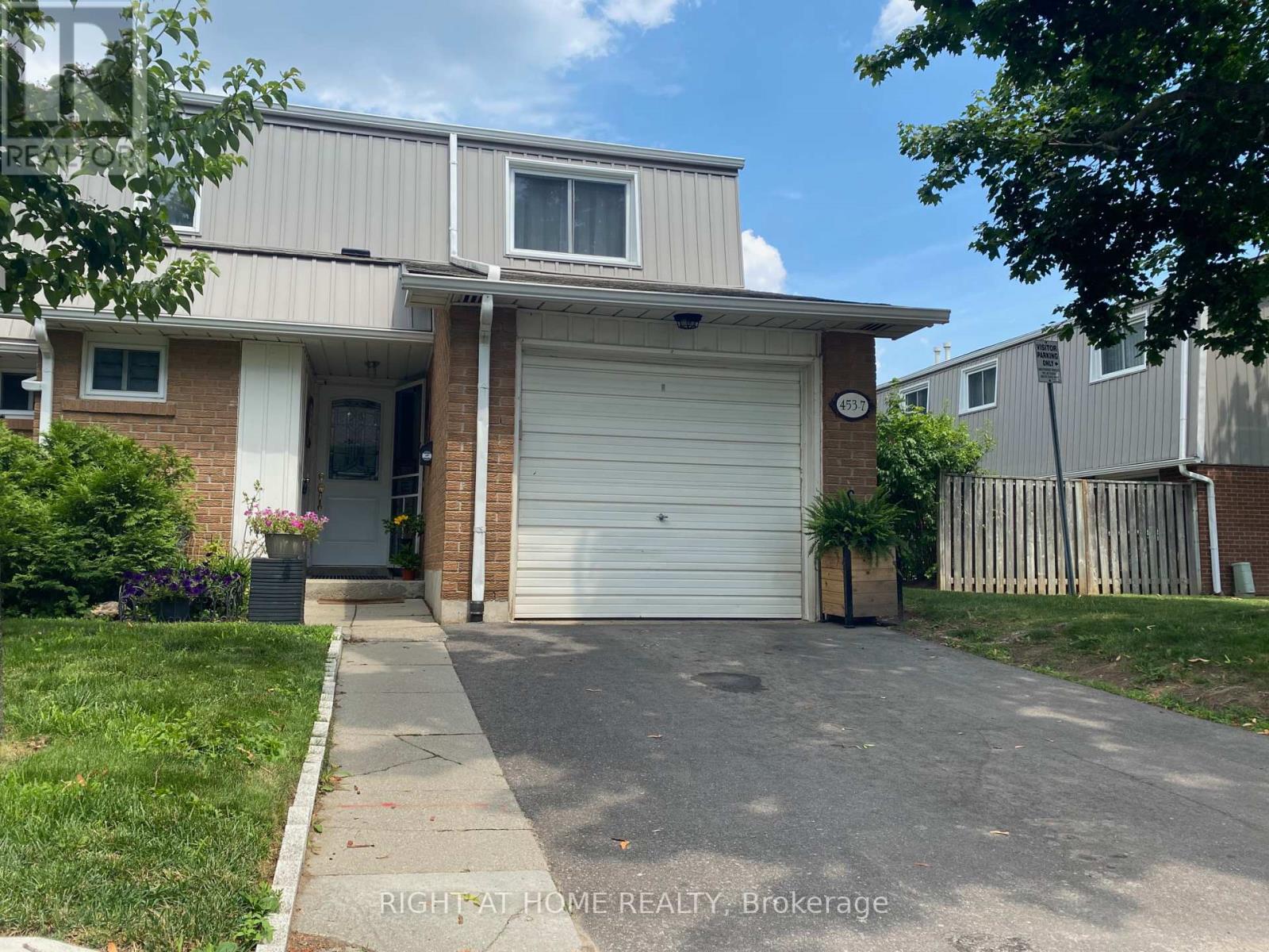 7 453 Woodview Rd, Burlington, ON L7N 2Z9