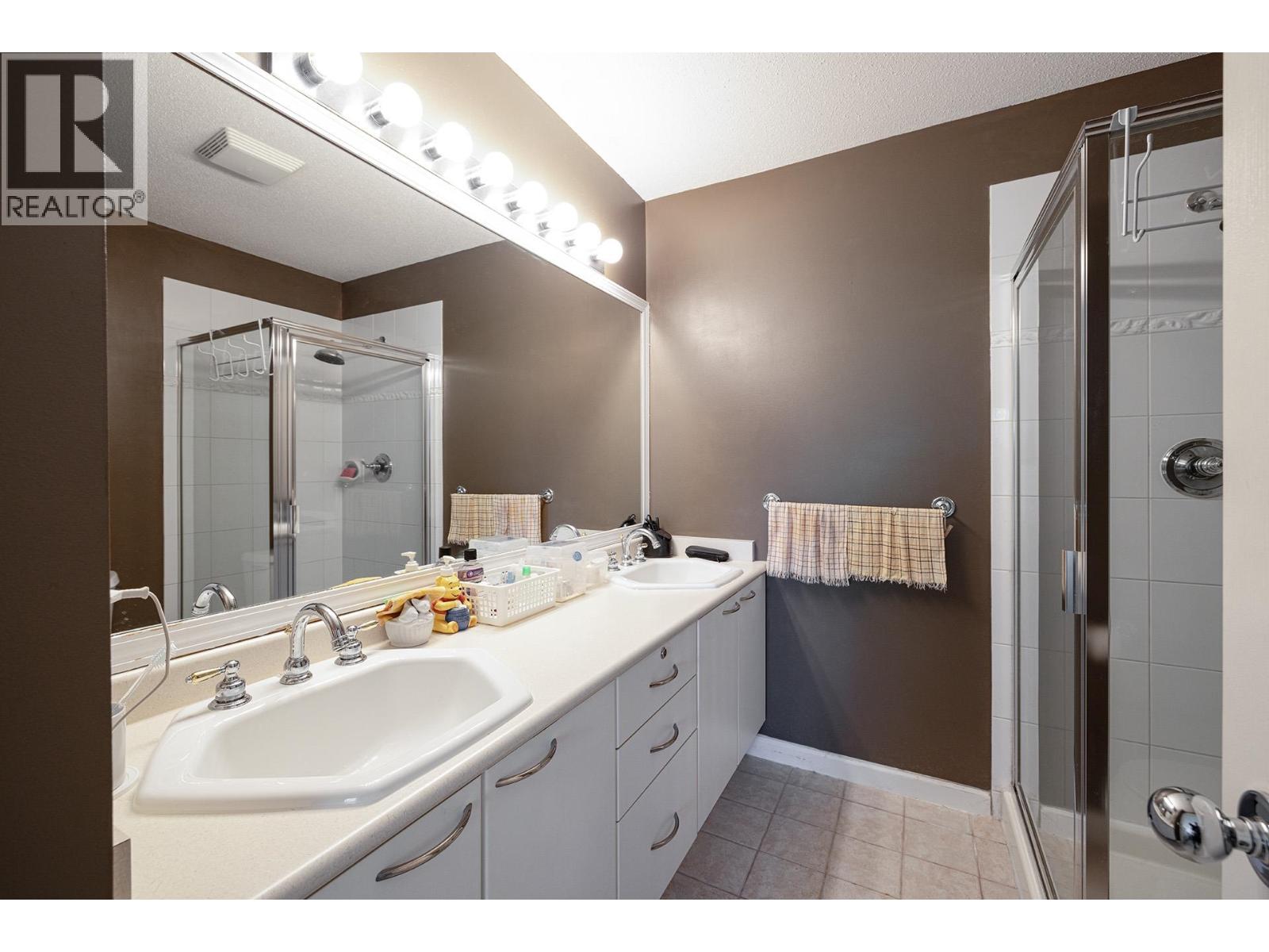 3711 Robson Court Unit 28, Richmond, BC V7C 5T8