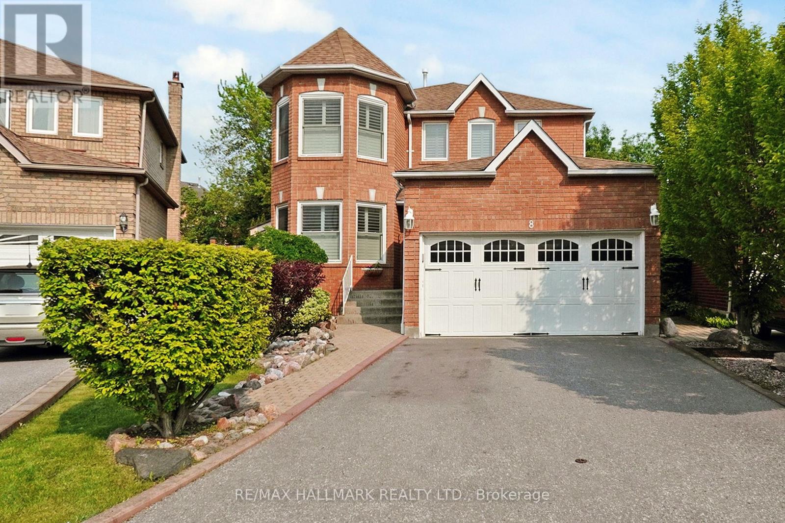 8 Stearns Ct, Ajax, ON L1T 3M9
