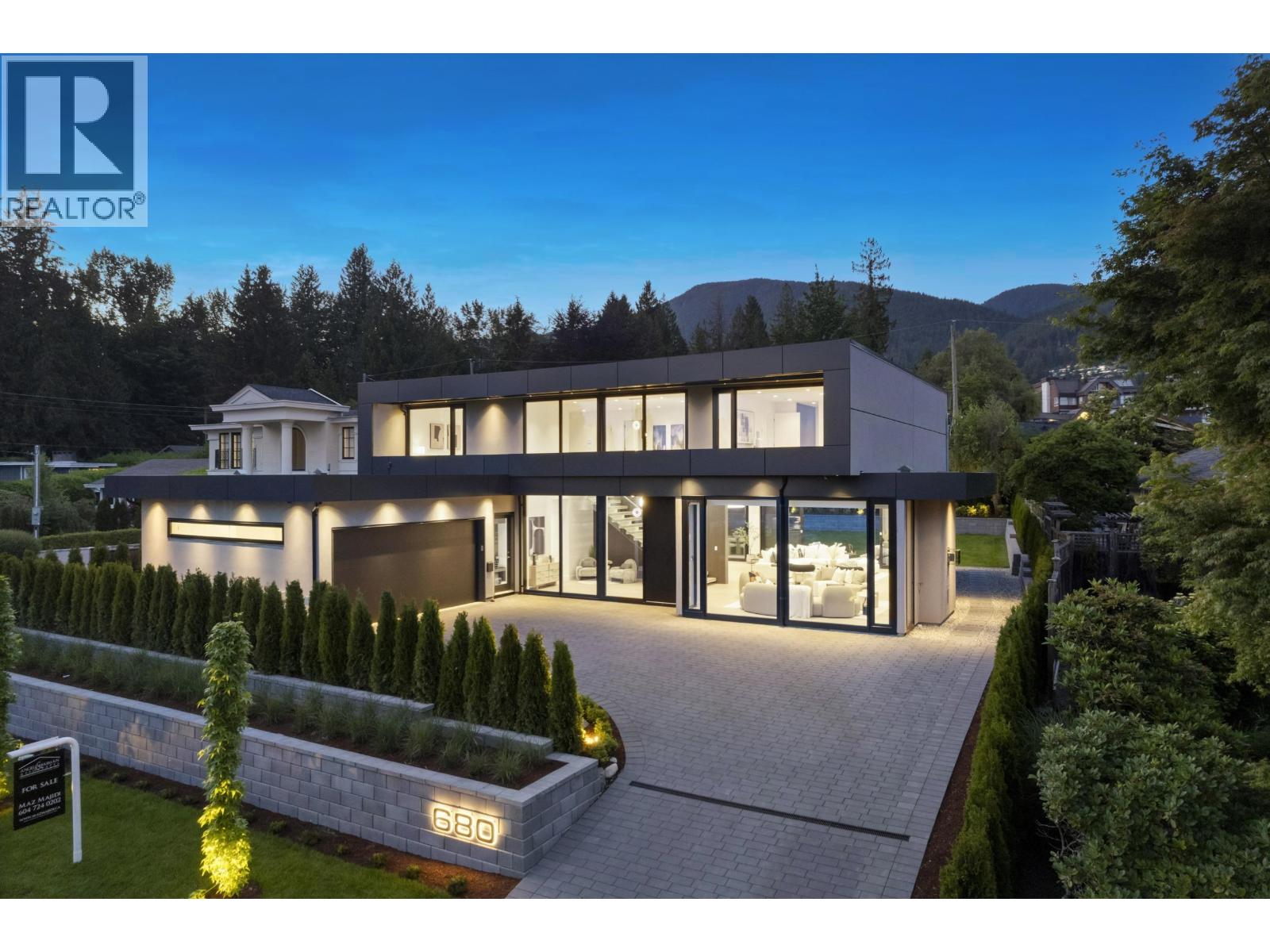 680 Westhyde Pl, North Vancouver, BC V7N 2Y4