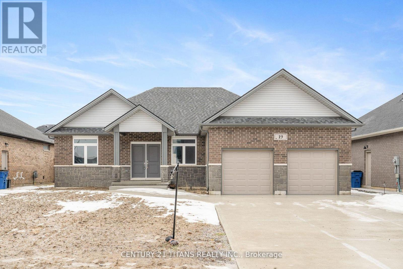 19 Tracy Dr, Chatham-Kent, ON N7M 6G2