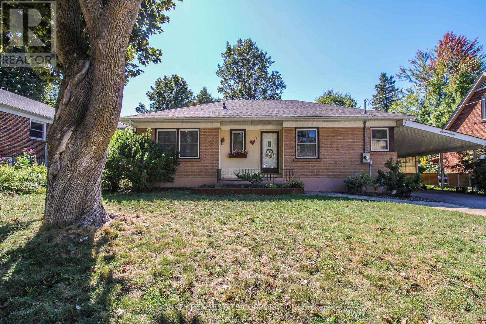 17 Engleburn Pl Ward 4 Pl, Peterborough, ON K9H 1C4