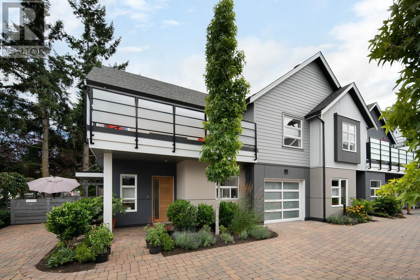 9889 Seventh St Unit 7 St, Sidney, BC V8L 2V8