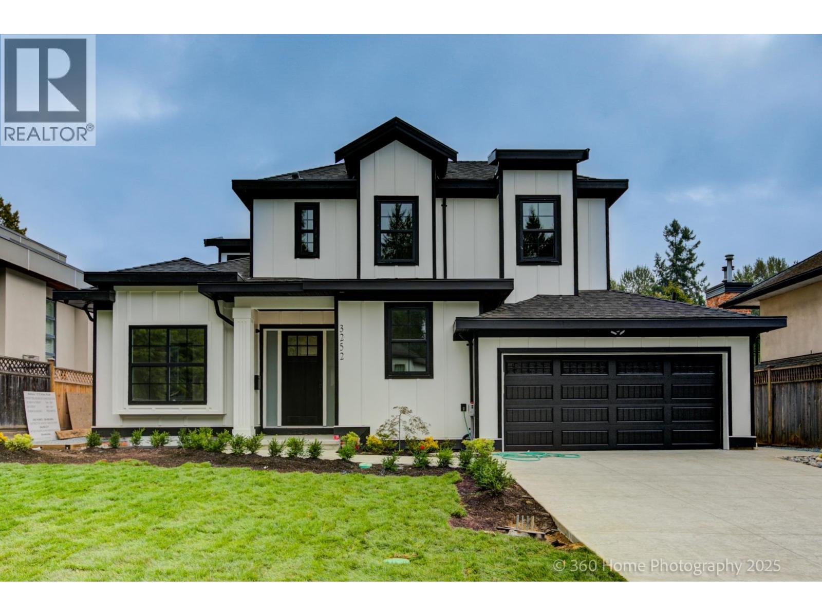 3252 Allan Rd, North Vancouver, BC V7J 3C5