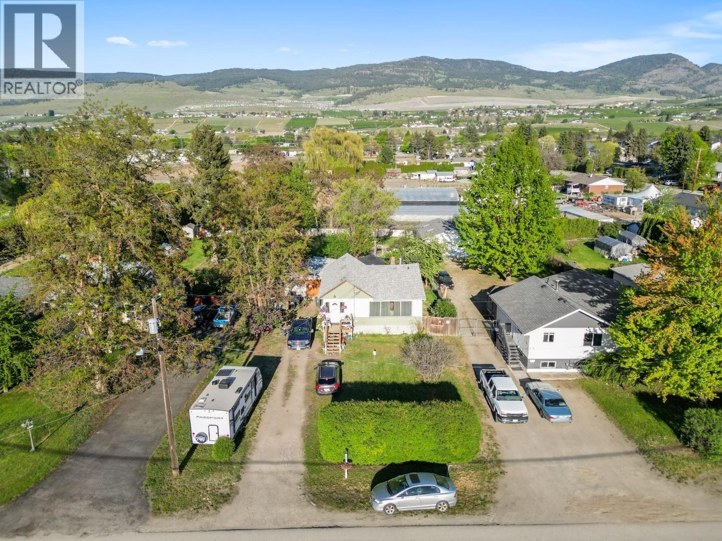 1525 Stafford Rd, Kelowna, BC V1X 5A4