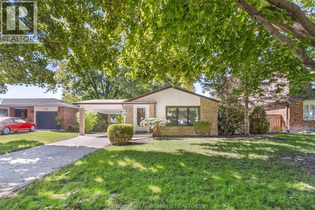 110 Crystal Dr, Chatham, ON N7M 3C9