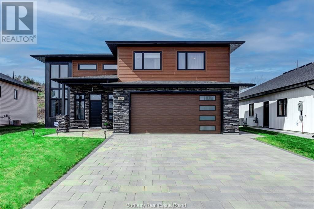 164 Countryside Dr, Greater Sudbury, ON P3E 5A4