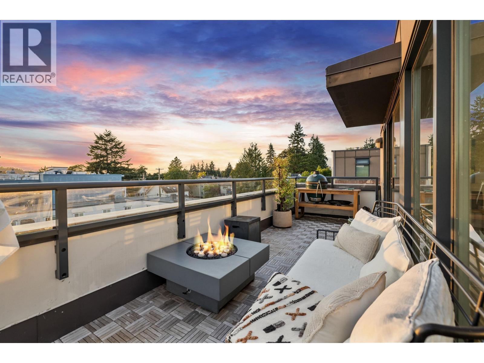 1961 Collingwood Street Unit 211, Vancouver, BC V6R 3K6