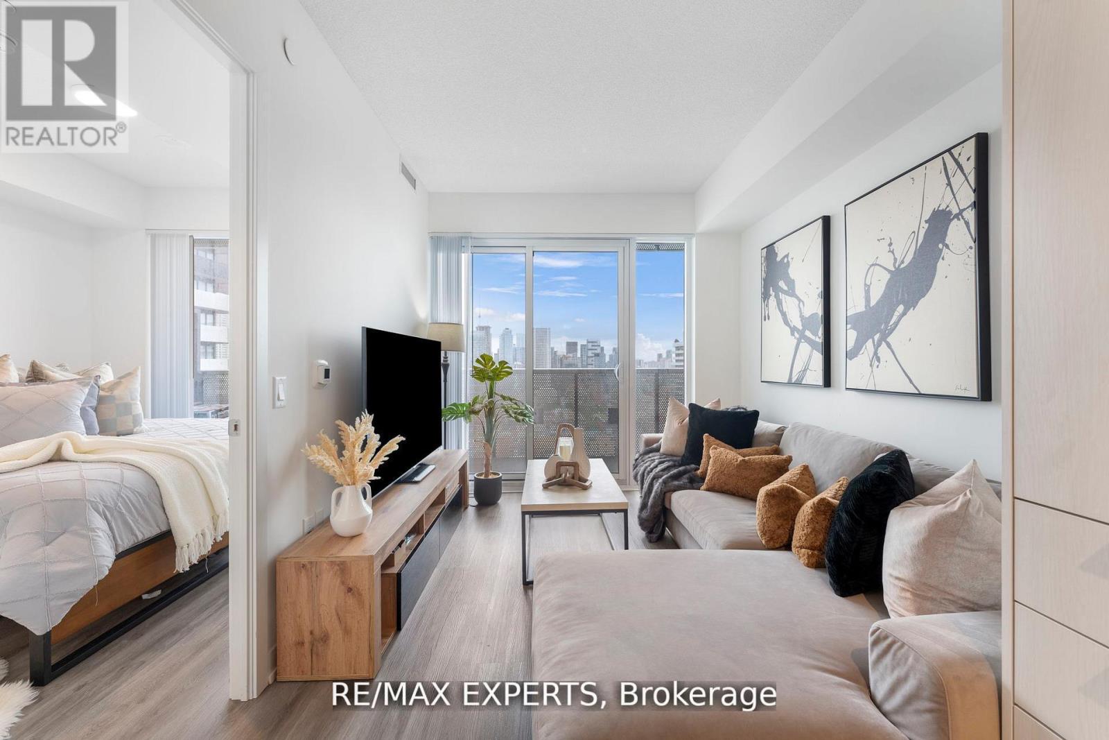 3302 138 Downes St, Toronto, ON M5E 0E4