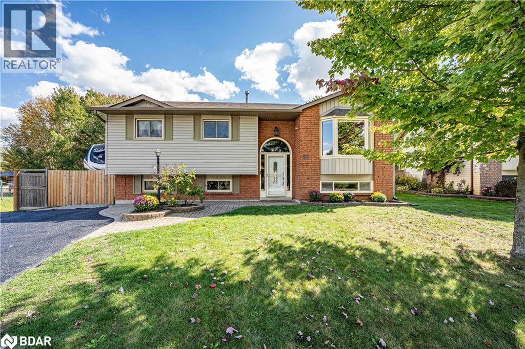 52 Roth St, Angus, ON L3W 0G7