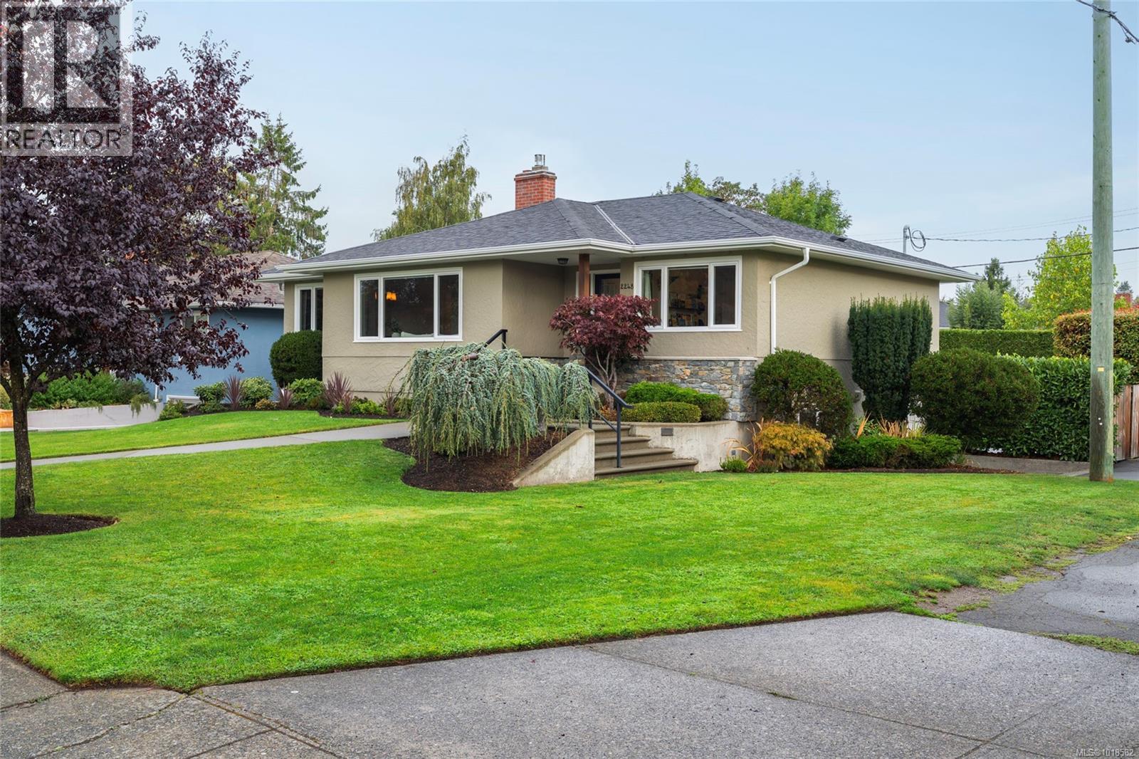 2248 Pacific Ave, Oak Bay, BC V8R 2V5