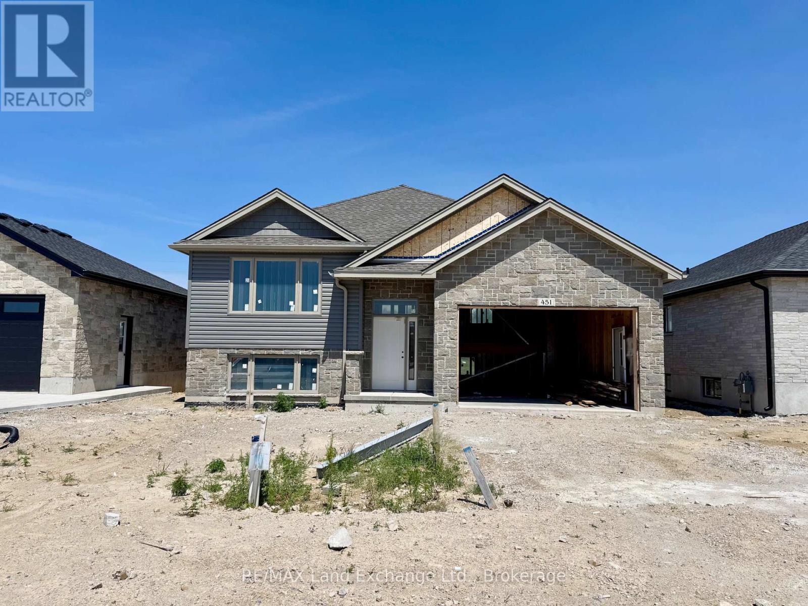 451 Burnside St, Saugeen Shores, ON N0H 2C3