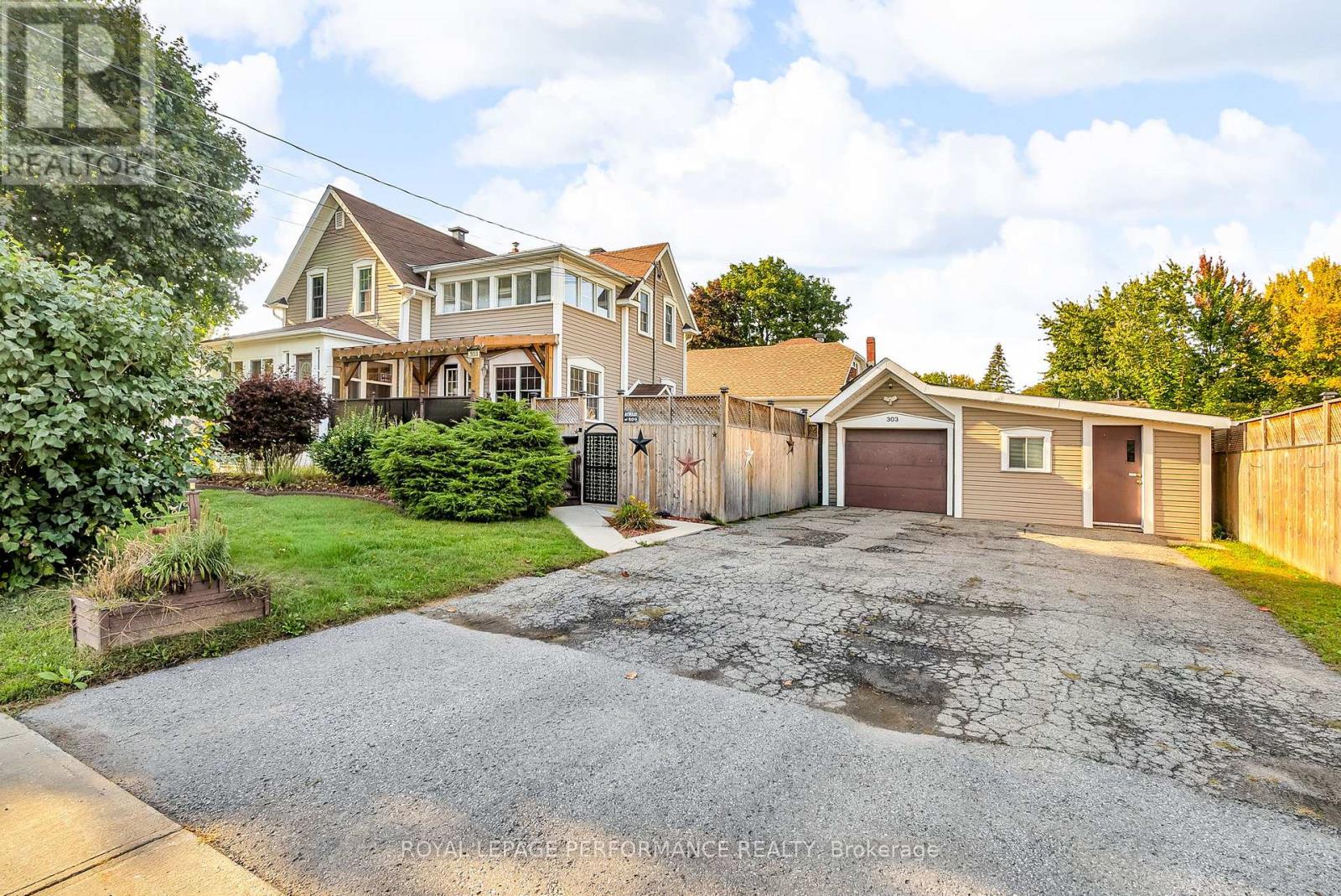 303 Fifth St E, Cornwall, ON K6H 2L9