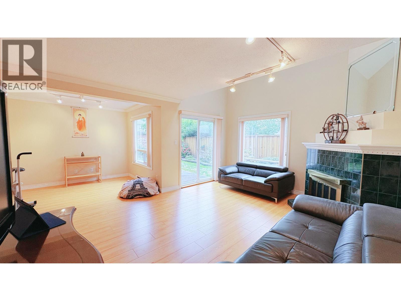 8631 No 3 Road Unit 11, Richmond, BC V6Y 2E6