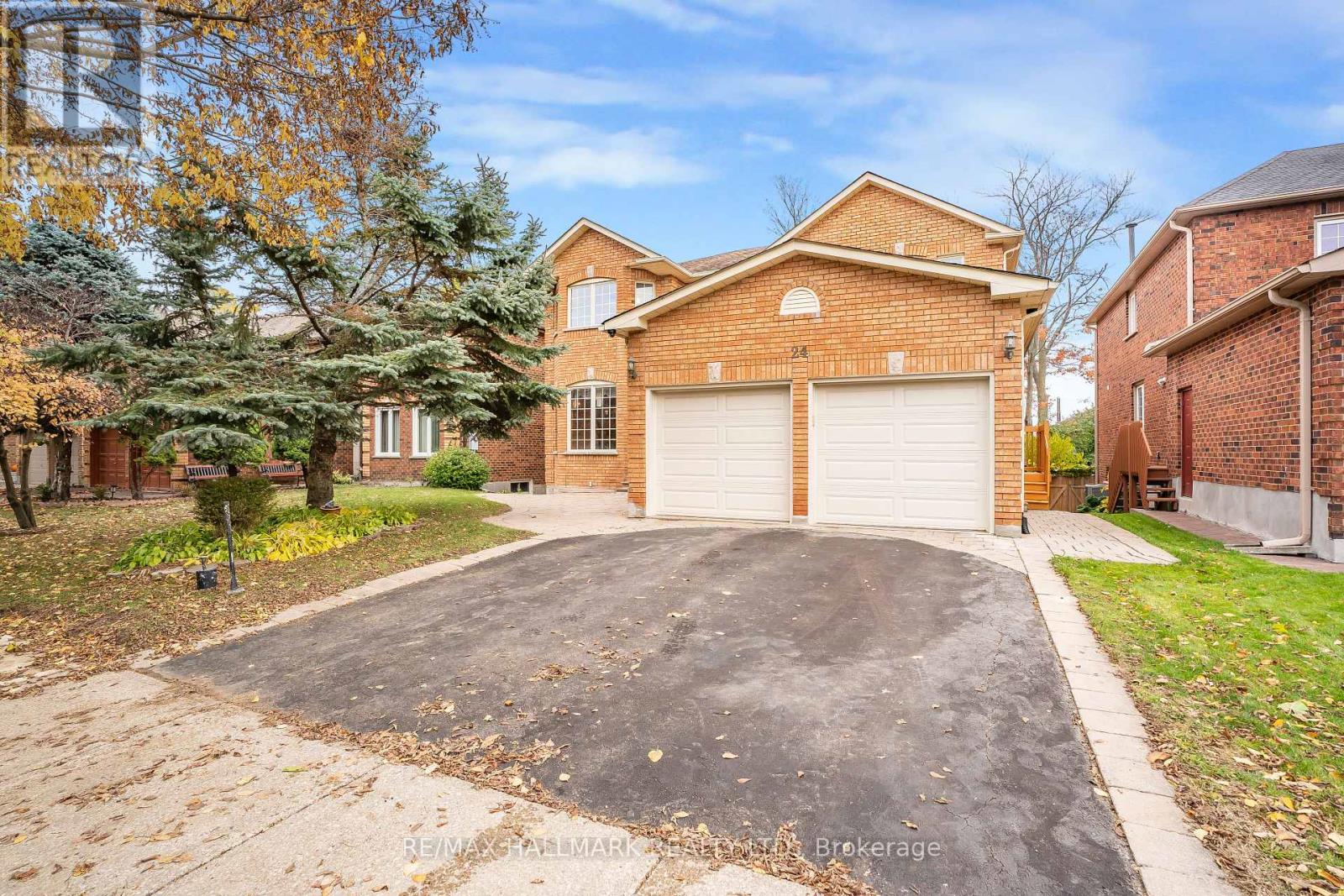 24 Whalen Ct, Richmond Hill, ON L4C 9T4