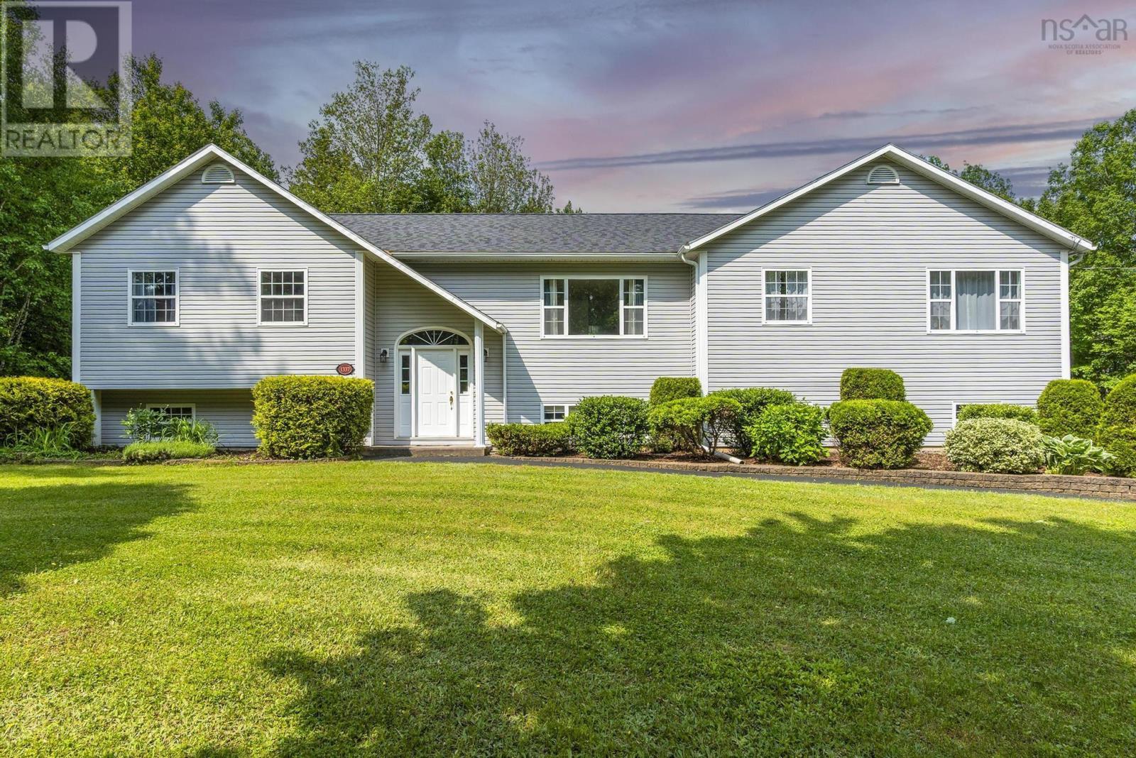 1337 Lockhart Mountain Rd, Coldbrook, NS B4R 1C1