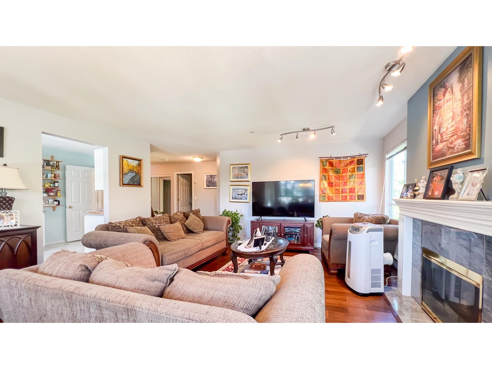 15375 17 Avenue Unit 202, Surrey, BC V4A 1T8