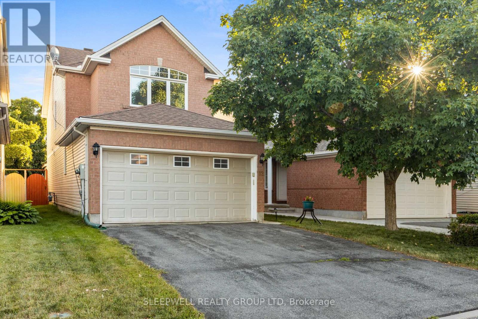 12 Cedar Park St, Ottawa, ON K2C 4B3