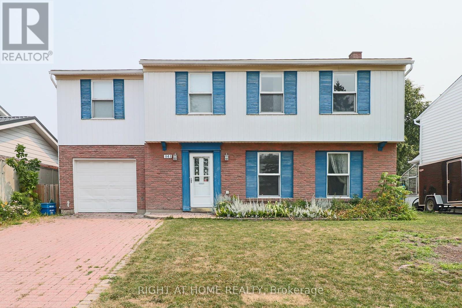 841 Thorndale Dr, Ottawa, ON K1V 6Y1