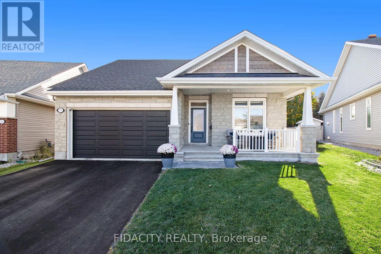 250 Maygrass Way, Ottawa, ON K2S 2K9