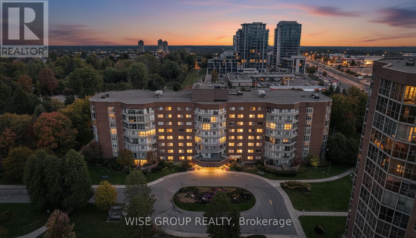 113 5 Weldrick Rd W, Richmond Hill, ON L4C 8S9