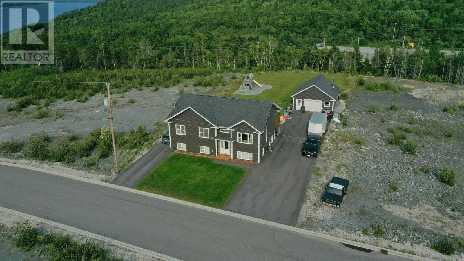 14 Parkway Hts, Corner Brook, NL A2H 0H1