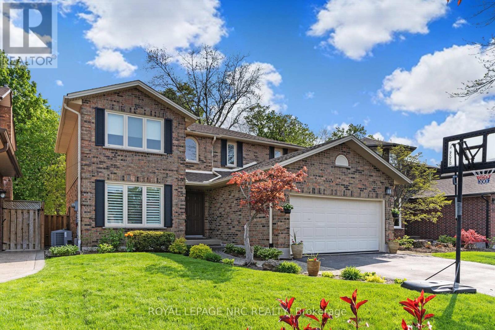 40 Dolman St, Hamilton, ON L8J 2P2