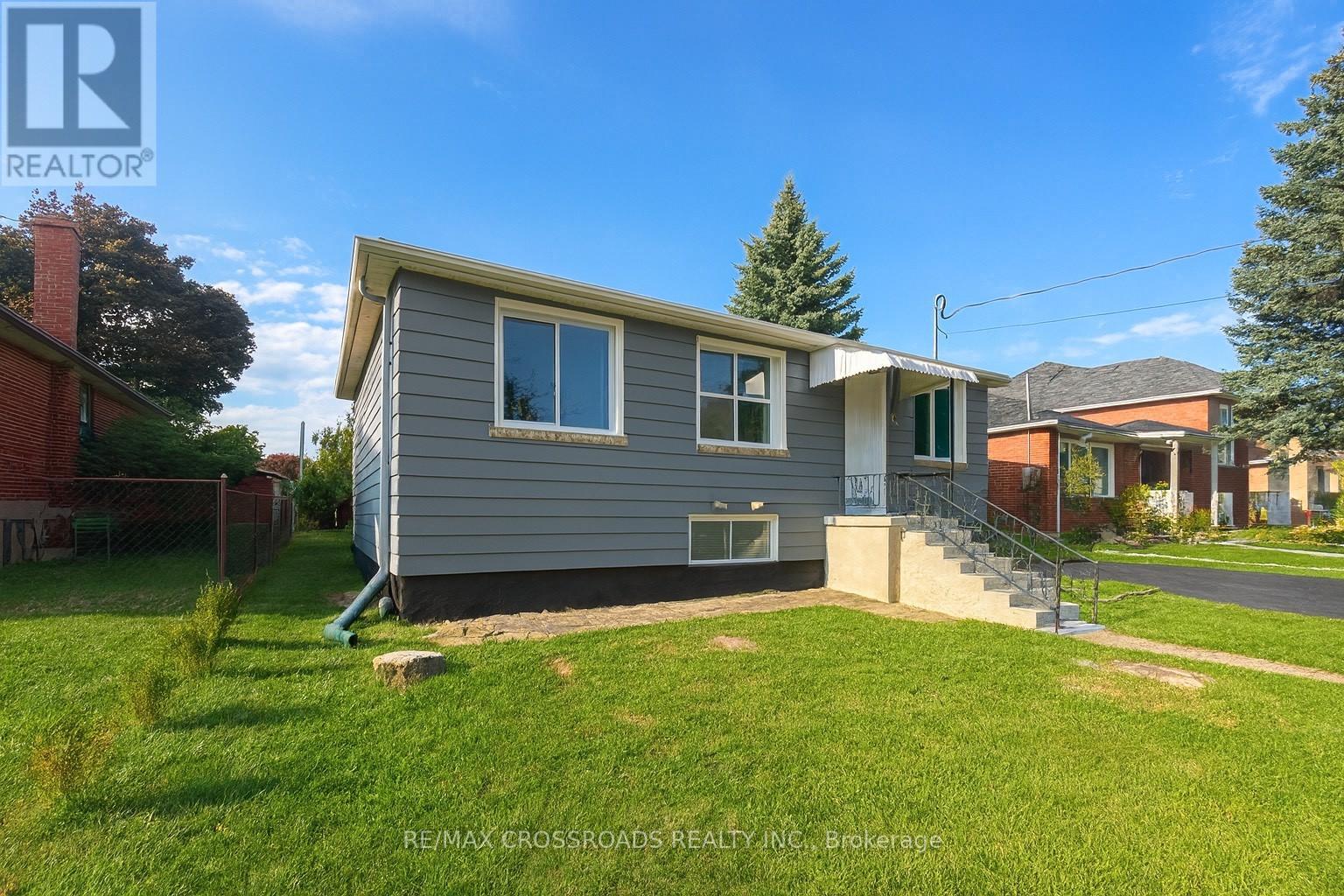 260 Connaught Ave, Toronto, ON M2M 1H5