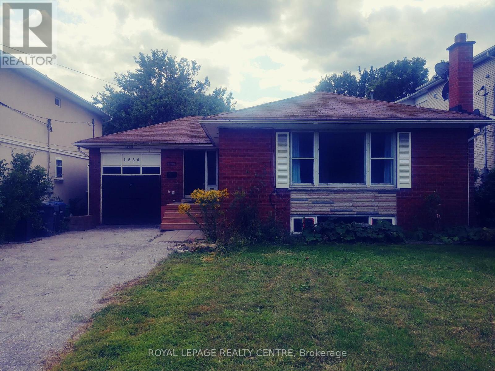 1534 Cawthra Rd, Mississauga, ON L5G 4L2