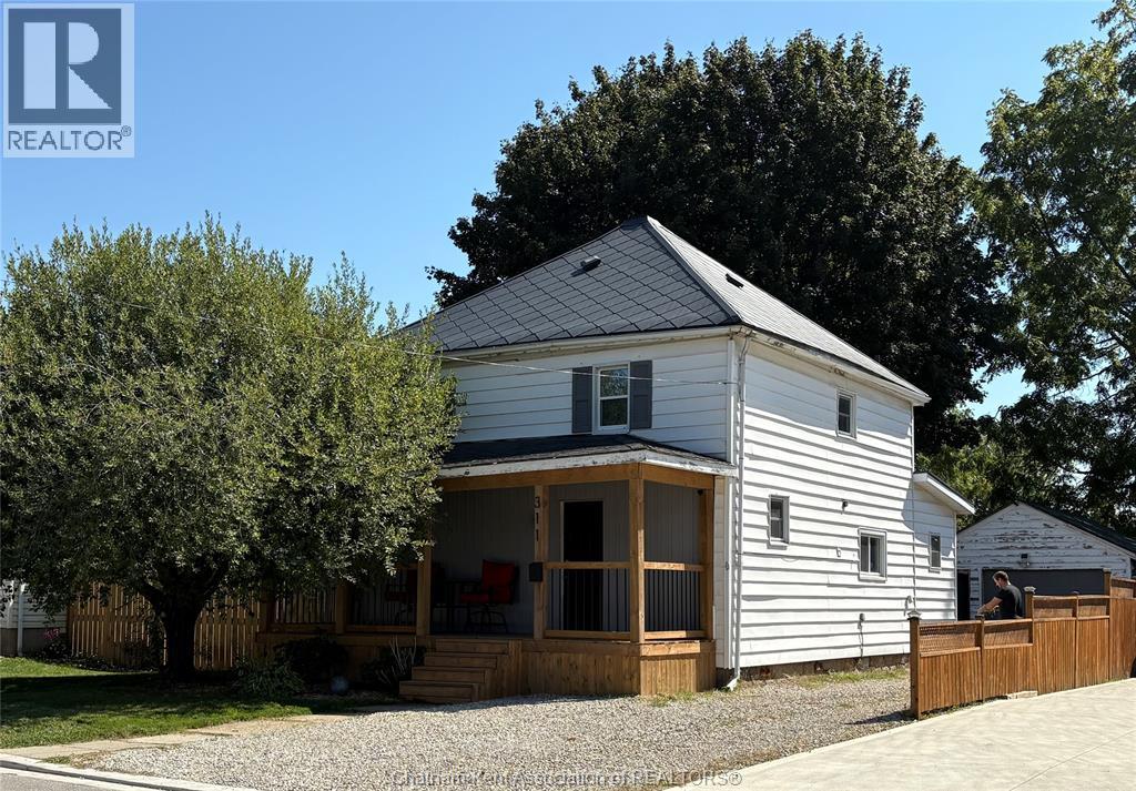 311 Gillard St, Wallaceburg, ON N8A 1N5