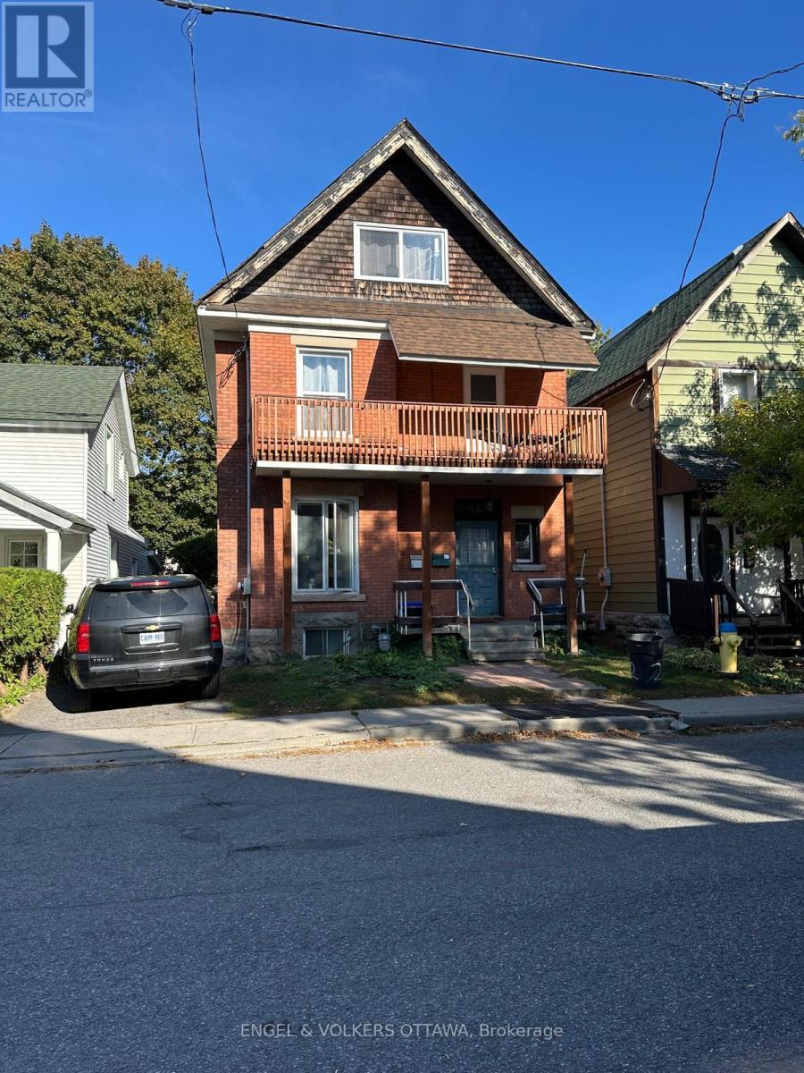 85 Waverley St E, Ottawa, ON K2P 0V1
