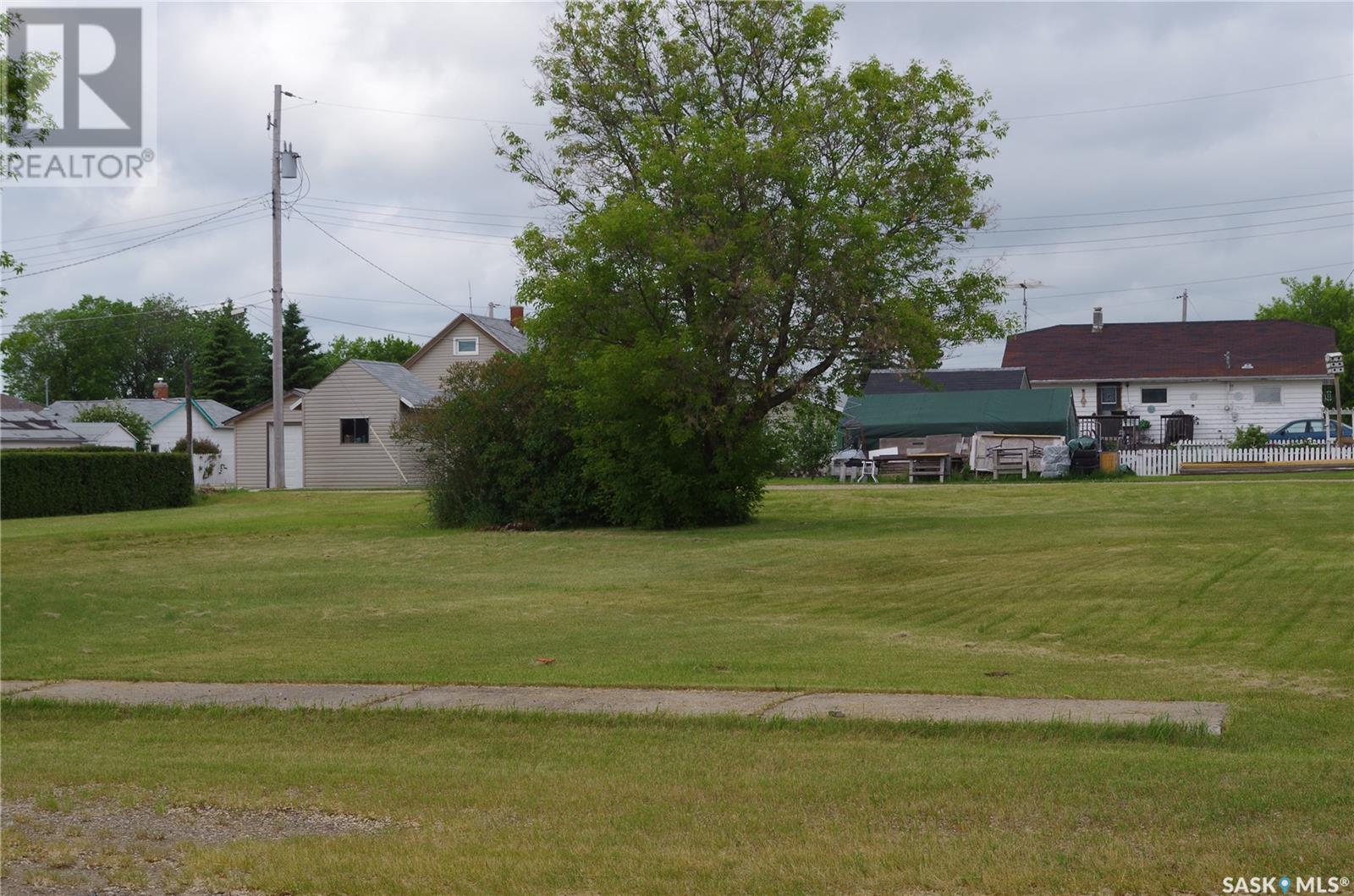 122 124 3rd Ave N, Naicam, SK S0K 2Z0